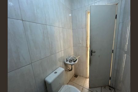 Banheiro de kitnet/studio para alugar com 1 quarto, 35m² em Honório Gurgel, Rio de Janeiro