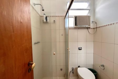 Banheiro da Suíte de apartamento à venda com 2 quartos, 80m² em Copacabana, Rio de Janeiro