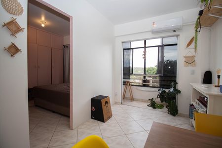 Sala de apartamento para alugar com 1 quarto, 54m² em Riacho Fundo I, Brasília