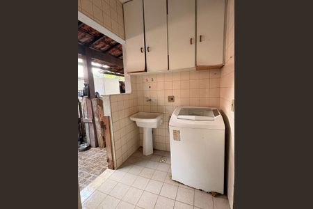 Casa de condomínio para alugar com 250m², 4 quartos e 3 vagas Casa de condomínio para alugar com 250m², 4 quartos e 3 vagasÁrea de serviço
