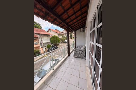 Casa de condomínio para alugar com 250m², 4 quartos e 3 vagas Casa de condomínio para alugar com 250m², 4 quartos e 3 vagasVaranda