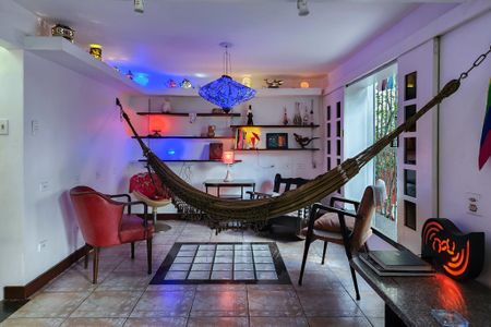 Sala 2 de apartamento para alugar com 2 quartos, 70m² em Urca, Rio de Janeiro