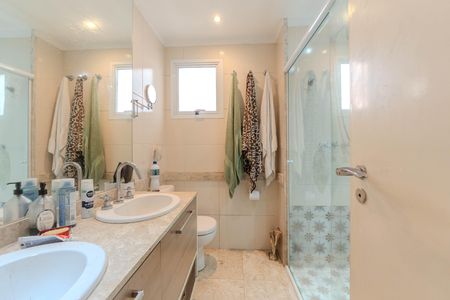 Apartamento para alugar com 138m², 4 quartos e 3 vagas Apartamento para alugar com 138m², 4 quartos e 3 vagasBanheiro da Suíte 1