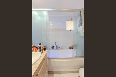 Apartamento para alugar com 138m², 4 quartos e 3 vagas Apartamento para alugar com 138m², 4 quartos e 3 vagasBanheiro da Suíte 2