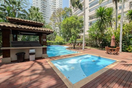 Apartamento para alugar com 138m², 4 quartos e 3 vagas Apartamento para alugar com 138m², 4 quartos e 3 vagasÁrea comum - Piscina