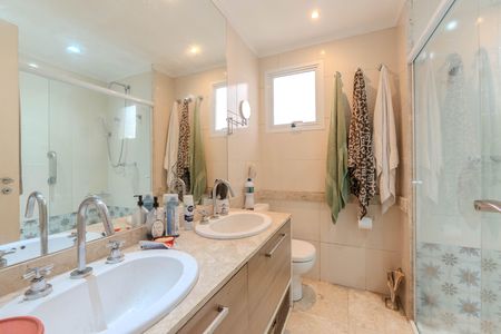 Apartamento para alugar com 138m², 4 quartos e 3 vagas Apartamento para alugar com 138m², 4 quartos e 3 vagasBanheiro da Suíte 1