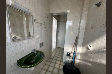 Banheiro de apartamento para alugar com 1 quarto, 30m² em Centro, São Vicente
