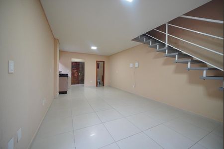 Sala de casa para alugar com 2 quartos, 90m² em Campeche Central, Florianópolis