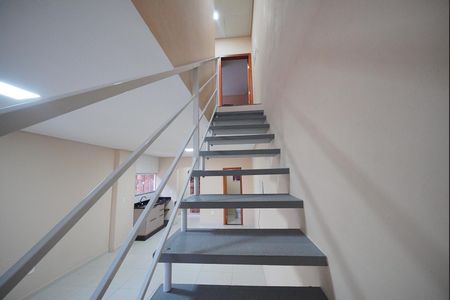 Escada da Cobertura de casa para alugar com 2 quartos, 90m² em Campeche Central, Florianópolis