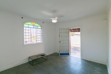 Sala de casa para alugar com 2 quartos, 140m² em Santa Monica, Belo Horizonte