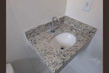 Banheiro de apartamento à venda com 1 quarto, 28m² em Jardim São Paulo, São Paulo