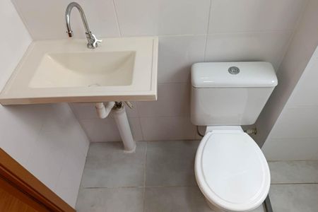 Apartamento para alugar com 42m², 2 quartos e 1 vaga Apartamento para alugar com 42m², 2 quartos e 1 vagaBanheiro social
