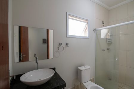 Casa para alugar com 70m², 2 quartos e 1 vaga Casa para alugar com 70m², 2 quartos e 1 vagaBanheiro Social