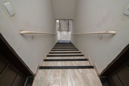 Casa para alugar com 70m², 2 quartos e 1 vaga Casa para alugar com 70m², 2 quartos e 1 vagaEscadaria