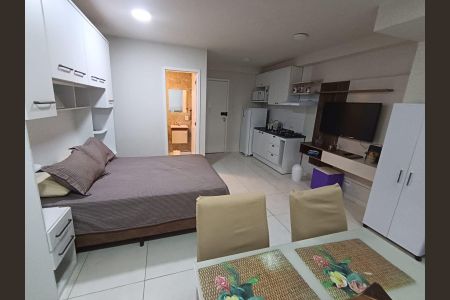 Studio para alugar com 38m², 1 quarto e 1 vaga Studio para alugar com 38m², 1 quarto e 1 vagaSala / Quarto