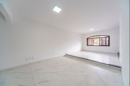 Casa para alugar com 198m², 4 quartos e 2 vagasSala