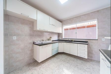 Casa para alugar com 198m², 4 quartos e 2 vagasCozinha 
