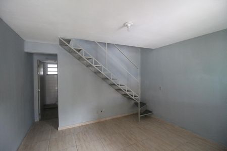 Sala de casa de condomínio para alugar com 2 quartos, 70m² em Rocha Sobrinho, Mesquita