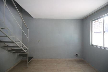 Sala de casa de condomínio para alugar com 2 quartos, 70m² em Rocha Sobrinho, Mesquita