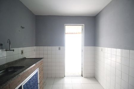 Cozinha de casa de condomínio para alugar com 2 quartos, 70m² em Rocha Sobrinho, Mesquita