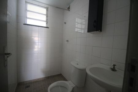 Banheiro 1 de casa de condomínio para alugar com 2 quartos, 70m² em Rocha Sobrinho, Mesquita