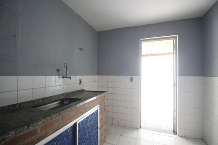 Cozinha de casa de condomínio para alugar com 2 quartos, 70m² em Rocha Sobrinho, Mesquita