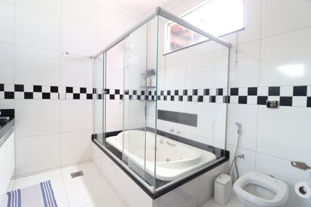 Casa para alugar com 250m², 3 quartos e 5 vagasBanheiro do Quarto 3