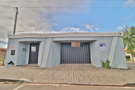 Casa para alugar com 250m², 3 quartos e 5 vagasFachada