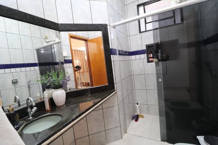 Casa para alugar com 250m², 3 quartos e 5 vagasBanheiro Social