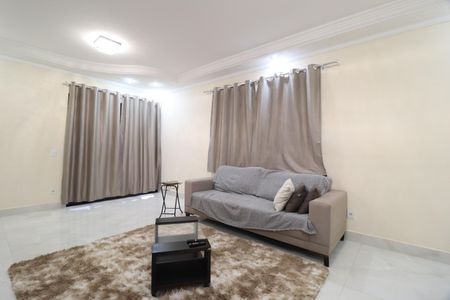Casa para alugar com 250m², 3 quartos e 5 vagasSala
