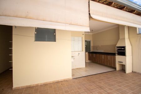 Casa de condomínio para alugar com 100m², 3 quartos e 2 vagas Casa de condomínio para alugar com 100m², 3 quartos e 2 vagasArea Externa