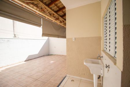 Casa de condomínio para alugar com 100m², 3 quartos e 2 vagas Casa de condomínio para alugar com 100m², 3 quartos e 2 vagasÁrea de Serviço