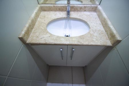 Casa de condomínio para alugar com 100m², 3 quartos e 2 vagas Casa de condomínio para alugar com 100m², 3 quartos e 2 vagasBanheiro da Suíte