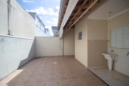 Casa de condomínio para alugar com 100m², 3 quartos e 2 vagas Casa de condomínio para alugar com 100m², 3 quartos e 2 vagasArea Externa