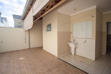 Casa de condomínio para alugar com 100m², 3 quartos e 2 vagas Casa de condomínio para alugar com 100m², 3 quartos e 2 vagasÁrea de Serviço