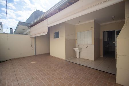 Casa de condomínio para alugar com 100m², 3 quartos e 2 vagas Casa de condomínio para alugar com 100m², 3 quartos e 2 vagasArea Externa
