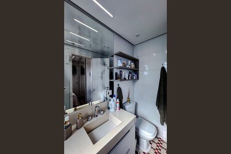 Apartamento à venda com 73m², 2 quartos e 2 vagas Apartamento à venda com 73m², 2 quartos e 2 vagasBanheiro da Suíte