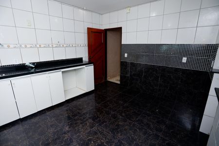 Casa à venda com 200m², 2 quartos e 1 vaga