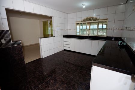 Casa à venda com 200m², 2 quartos e 1 vaga