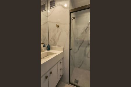 Apartamento à venda com 112m², 3 quartos e 2 vagas Apartamento à venda com 112m², 3 quartos e 2 vagasBanheiro Social