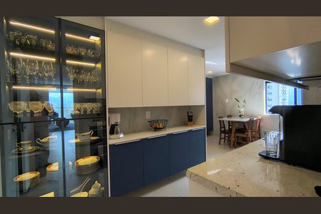 Apartamento à venda com 112m², 3 quartos e 2 vagas Apartamento à venda com 112m², 3 quartos e 2 vagasCozinha e Área de Serviço