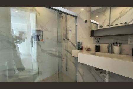 Apartamento à venda com 112m², 3 quartos e 2 vagas Apartamento à venda com 112m², 3 quartos e 2 vagasBanheiro da Suíte