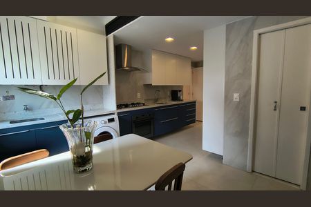 Apartamento à venda com 112m², 3 quartos e 2 vagas Apartamento à venda com 112m², 3 quartos e 2 vagasCozinha e Área de Serviço