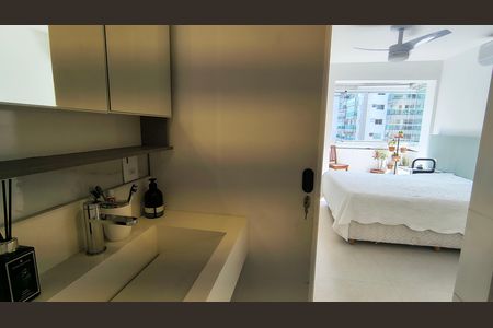Apartamento à venda com 112m², 3 quartos e 2 vagas Apartamento à venda com 112m², 3 quartos e 2 vagasBanheiro da Suíte