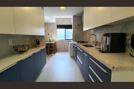 Apartamento à venda com 112m², 3 quartos e 2 vagas Apartamento à venda com 112m², 3 quartos e 2 vagasCozinha e Área de Serviço