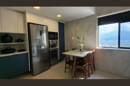 Apartamento à venda com 112m², 3 quartos e 2 vagas Apartamento à venda com 112m², 3 quartos e 2 vagasCozinha e Área de Serviço