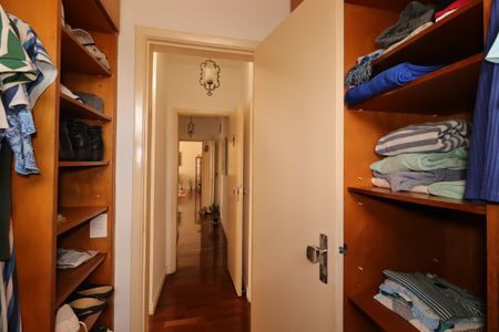 Apartamento à venda com 174m², 3 quartos e 2 vagasSuíte - Closet