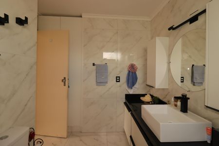 Apartamento à venda com 174m², 3 quartos e 2 vagasBanheiro da Suíte