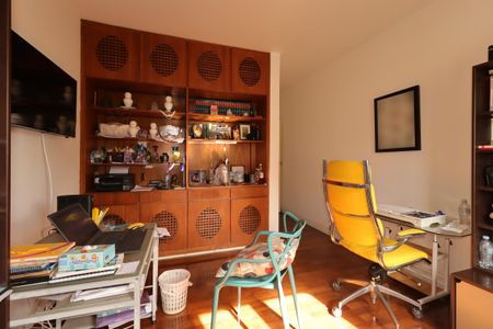Apartamento à venda com 174m², 3 quartos e 2 vagasEscritório