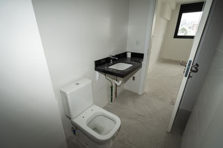 Banheiro de apartamento à venda com 1 quarto, 41m² em Auxiliadora, Porto Alegre